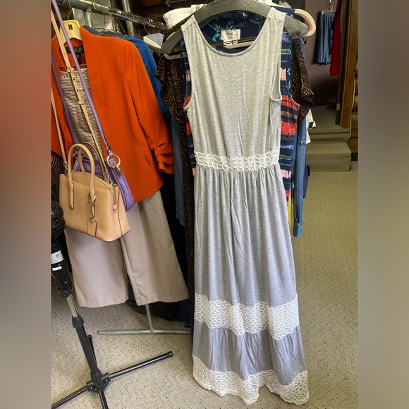 🩶Beautiful Made In The USA YUA S Dress - Picture 2 of 4